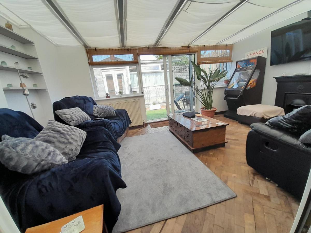 The Homestay Get Away Margate Bagian luar foto