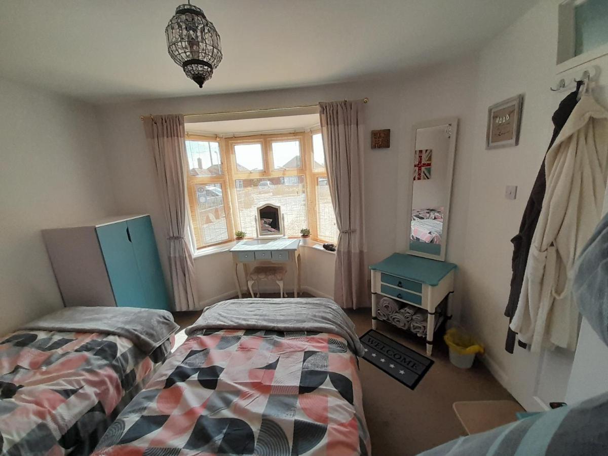 The Homestay Get Away Margate Bagian luar foto
